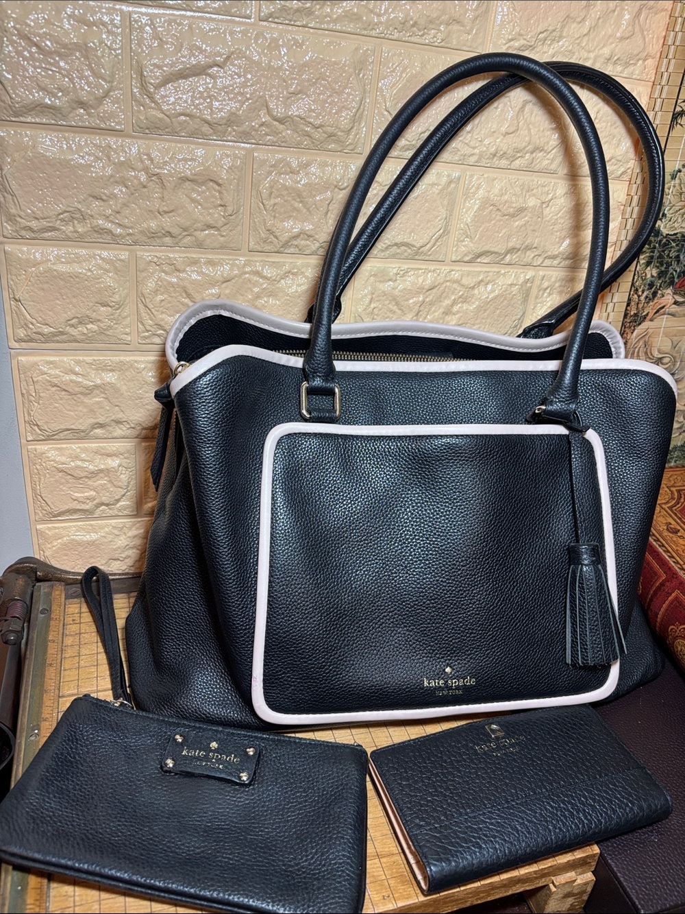 Kate Spade Leather Tote Bag Black w Cream Padded Center Zip wWristlet and Wallet - Picture 4 of 17